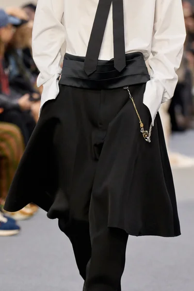 Look 3